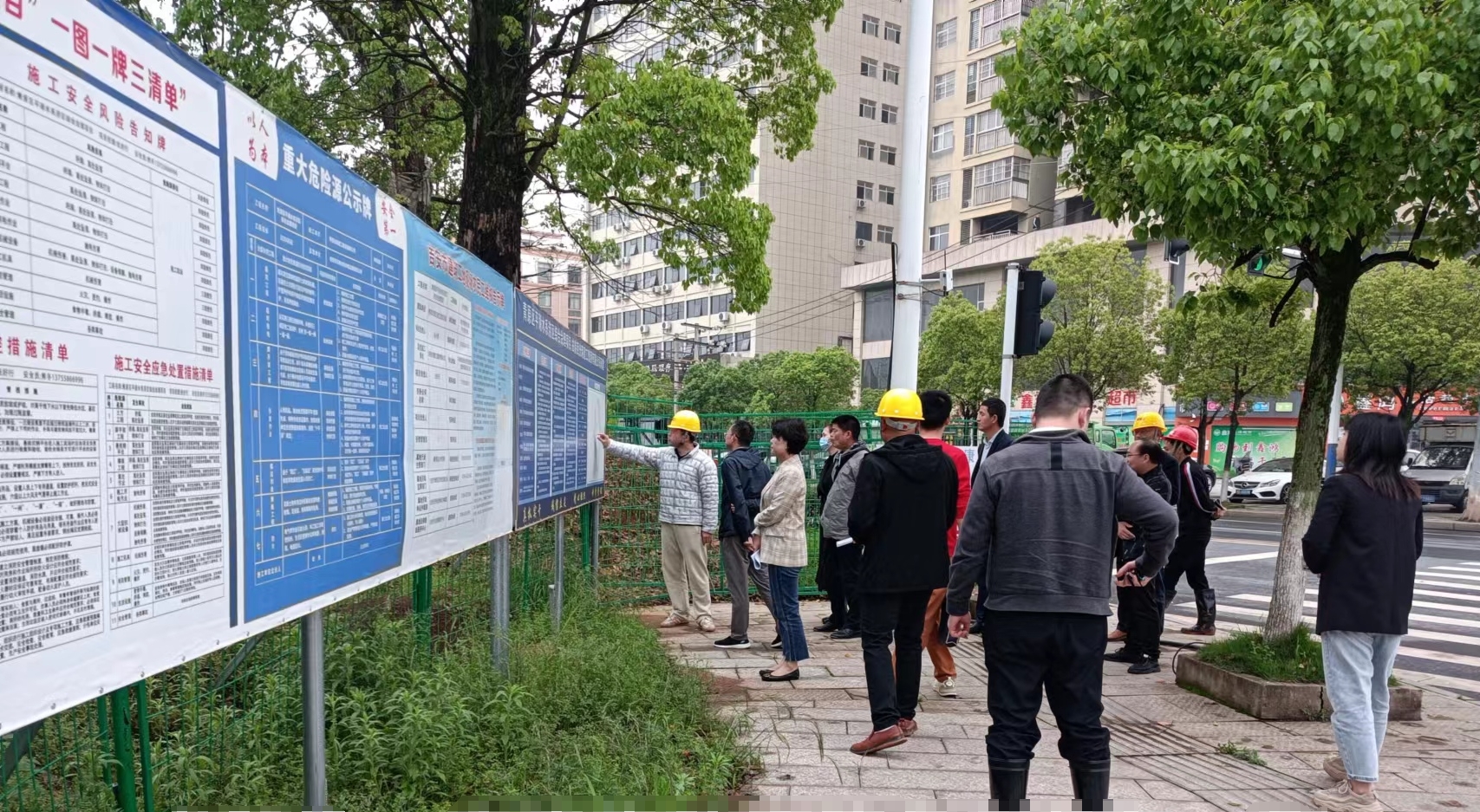 省防汛、吉安市政府等領(lǐng)導(dǎo)到平湖澇區(qū)檢查工作